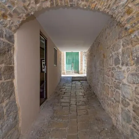 Diva 2,Stylish Old Town Studio Apartment Near Beach Split Exterior photo