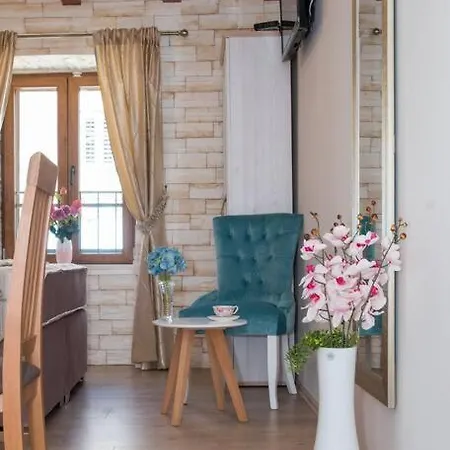 Diva 2,Stylish Old Town Studio Apartment Near Beach Split Exterior photo