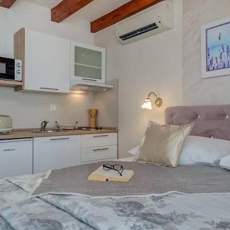 Diva 2,Stylish Old Town Studio Apartment Near Beach Split Exterior photo